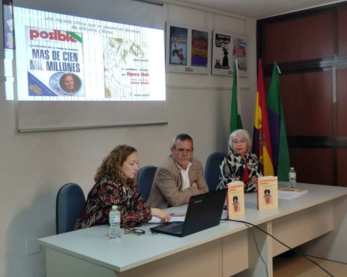 Elena Trujillo, Pablo Bianchi y Margarita García, en el Ateneo Republicano de Algeciras.