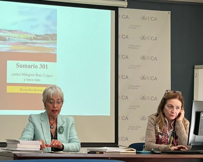 Margarita García Díaz y Elena Trujillo Petisme, en un acto de la programación de la UCA en la semana dedicada al libro, en Algeciras.