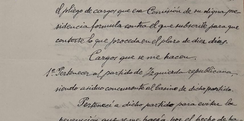 Cesáreo Moliner Villagrasa argumenta en su defensa. Lógicamente, al tratarse de un maestro, se expresa con soltura y corrección gramatical y expresiva, además de poseer una letra muy legible.
