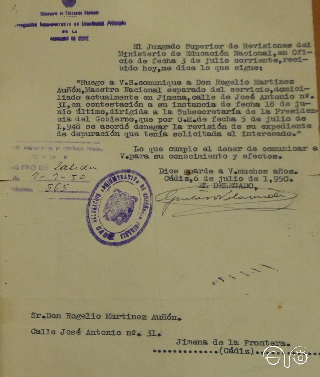 Escrito del delegado de Educación Nacional de Cádiz a Rogelio Martínez en el que le comunica la denegación de la revisión del expediente de depuración, 6/7/1950 (AGA).