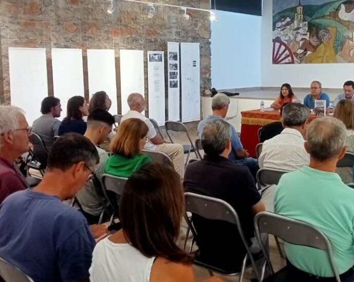 Asistentes a la presentación del libro.