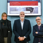 El diputado provincial de Memoria Democrática, Javier Vidal, con el vicerrector de la UCA, Gonzalo Sanchez, y a directora del Área de Transición Ecológica y Desarrollo a la Ciudadanía, Maite Fernández-Mota.