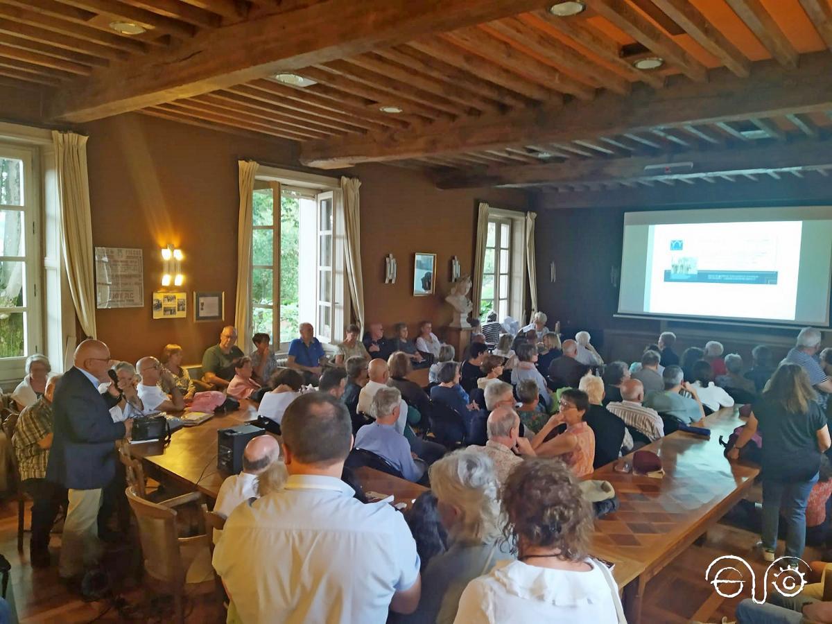 El alcalde de Figeac, André Mellinger, durante su intervención.