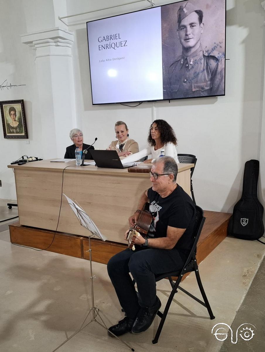 Interpretación de la canción “Somos los tristes refugiados”, a cargo de Domingo Mariscal.