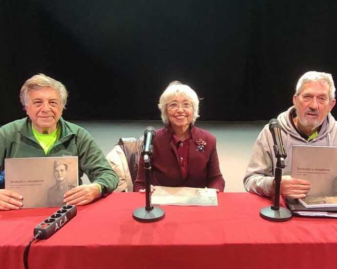 Antonio Morales y Malgara García, de la Casa de la Memoria, y Rafael Morales, presidente de la Asociación La Desbandá.