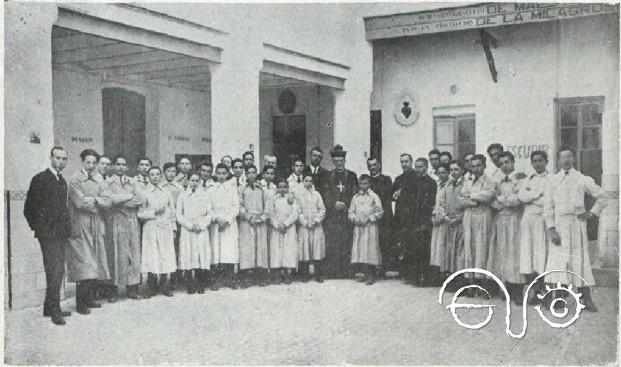 Una imagen de las Escuelas del Sagrado Corazón de Huelva en los años 20, en la que está Siurot. ¿Será Francisco Garrido alguno de los alumnos?