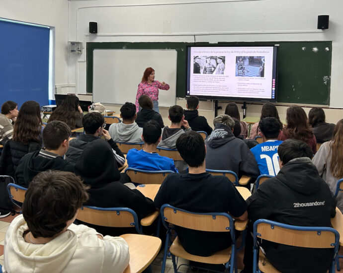 Taller de educación en memoria democrática en el IES San Severiano de Cádiz.