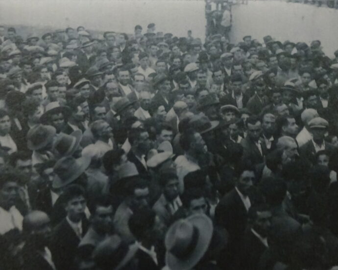 Mitin celebrado el 7 de junio de 1936 en la plaza de toros de Ubrique para reivindicar la rebaja del 50% en el precio de los alquileres de viviendas (Fuente: Sígler Silvera, Fernando: El Frente Popular. Ubrique, febrero-junio 1936. Ubrique, Editorial Tréveris, 2023).